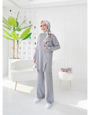 deren yırtaç detaylı triko takım gri